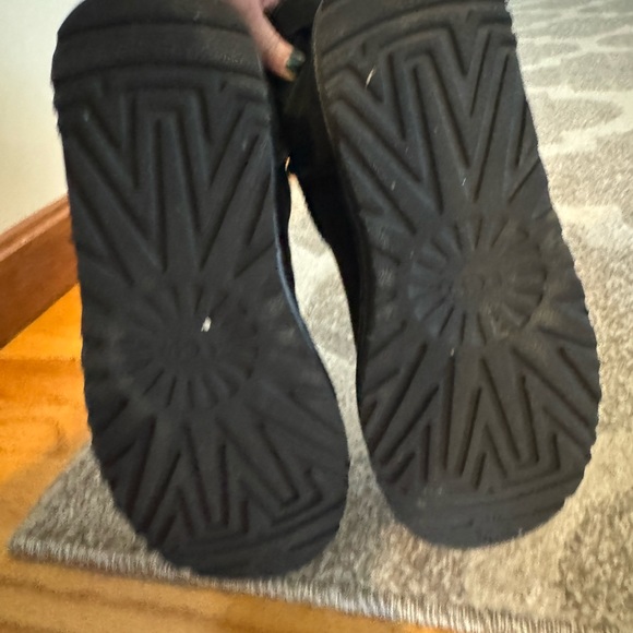 Women’s Ugg Bailey Bow Mini size 7 - Picture 4 of 4